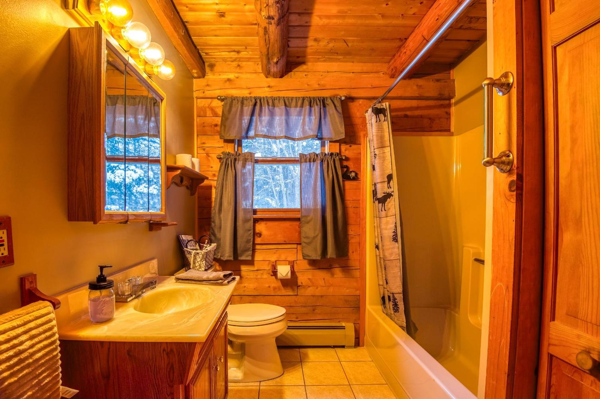 Family-focused & Pet-friendly Log With 4br 2ba Sleeps 10 Hébergement de vacances Bethlehem