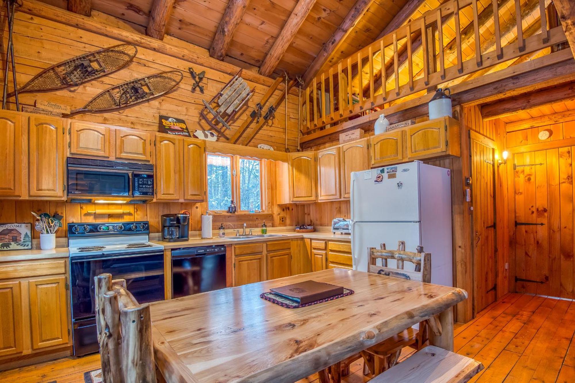 Family-focused & Pet-friendly Log With 4br 2ba Sleeps 10 Hébergement de vacances *