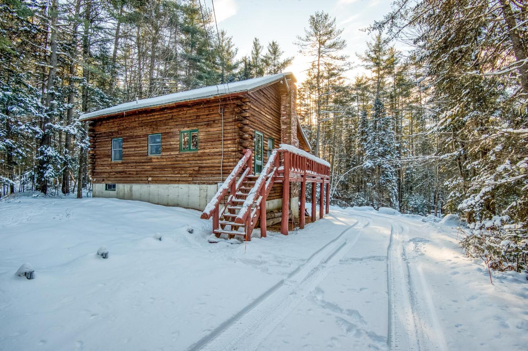 Family-focused & Pet-friendly Log With 4br 2ba Sleeps 10 Hébergement de vacances *
