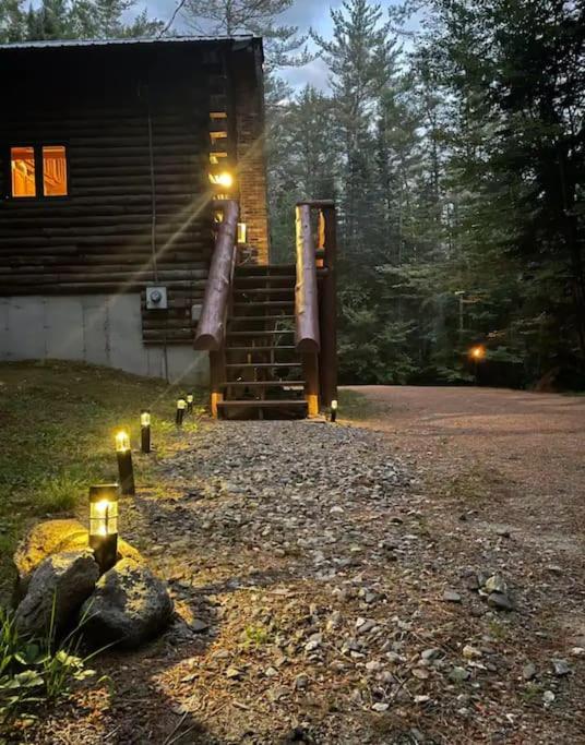 Family-focused & Pet-friendly Log With 4br 2ba Sleeps 10 *
