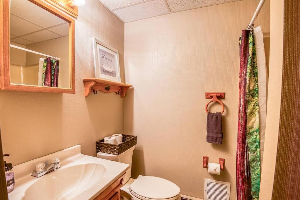 Family-focused & Pet-friendly Log With 4br 2ba Sleeps 10 *
