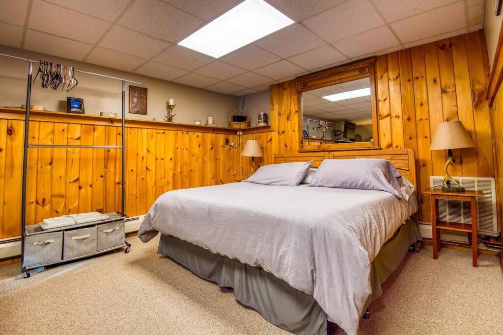 Family-focused & Pet-friendly Log With 4br 2ba Sleeps 10 Hébergement de vacances Bethlehem