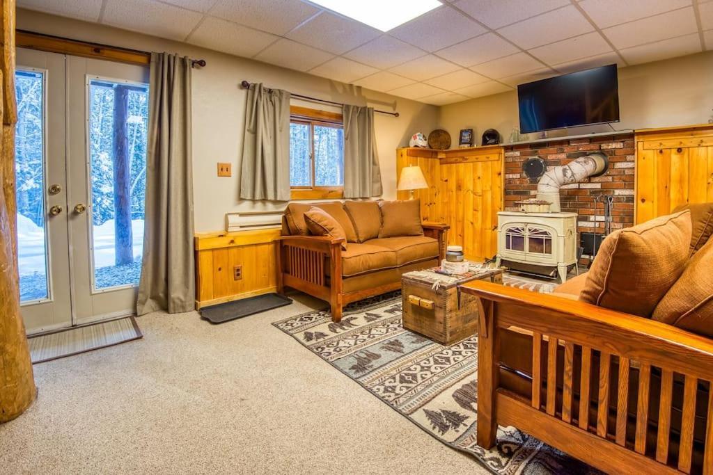 Family-focused & Pet-friendly Log With 4br 2ba Sleeps 10 Hébergement de vacances Bethlehem