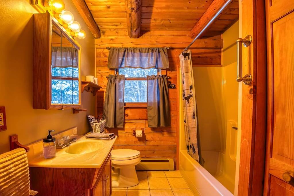 Family-focused & Pet-friendly Log With 4br 2ba Sleeps 10 Bethlehem