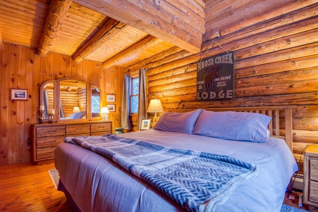 Family-focused & Pet-friendly Log With 4br 2ba Sleeps 10 Bethlehem