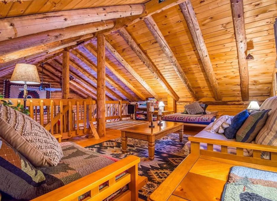 Hébergement de vacances Family-focused & Pet-friendly Log With 4br 2ba Sleeps 10 *